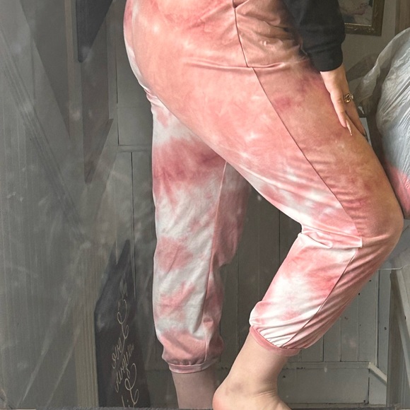 Beautiful & Comfy Tie Dye jumpsuit - Picture 3 of 4